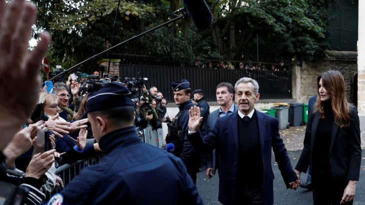 El ex presidente francés Nicolas Sarkozy ingresó a la cárcel para cumplir una condena de 5 años